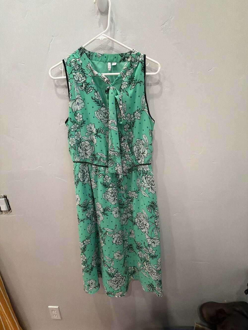 ELLE Women's Mint Green Floral and Polka Dot Sleeveless Tie-Neck Midi Dress